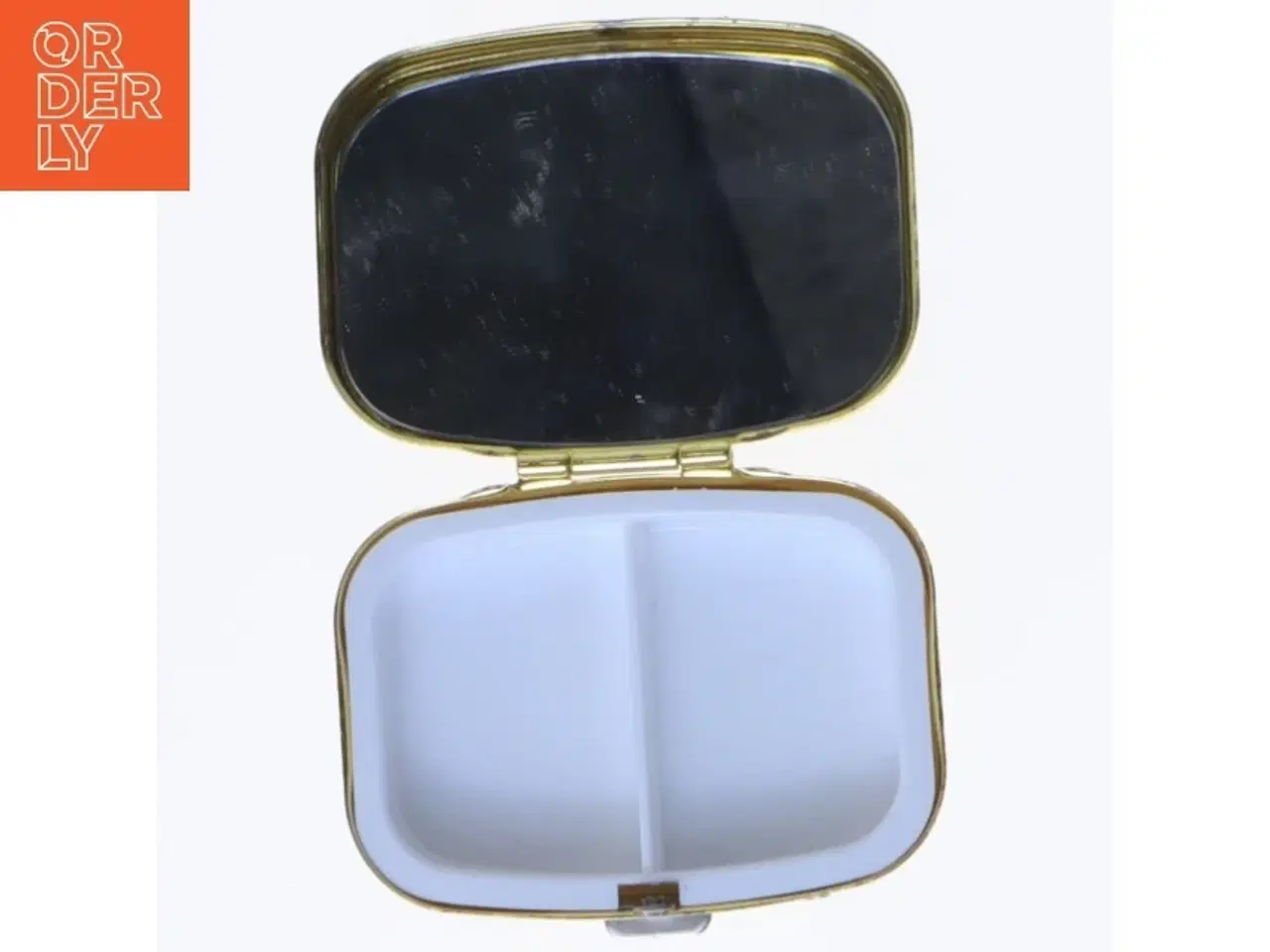 Billede 3 - Lille pilleæske med udsmykning (str. 5,5x4,5x1,5 cm)