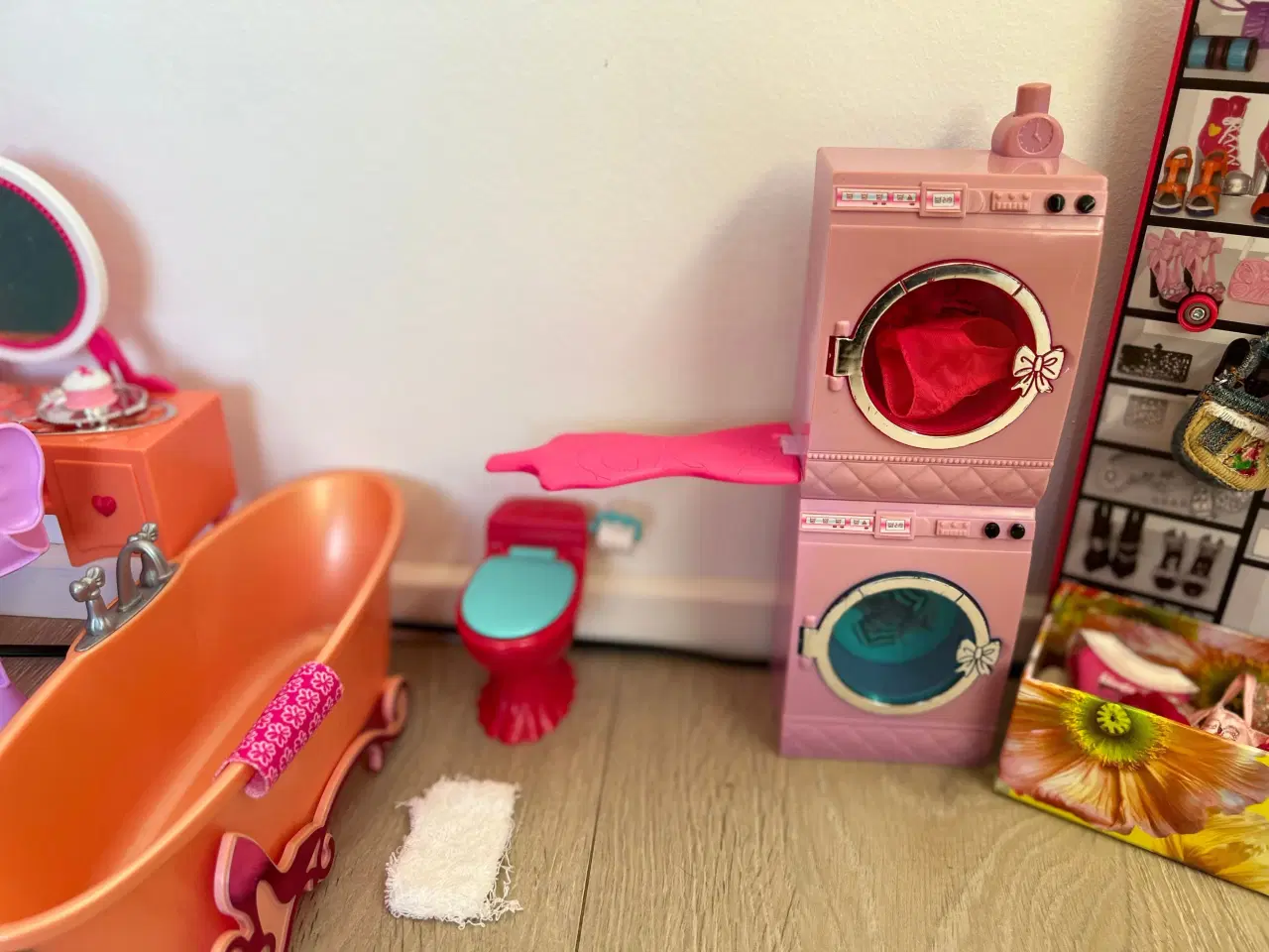 Billede 7 - Barbie og Bratz Hus, møbler, tøj og dukker