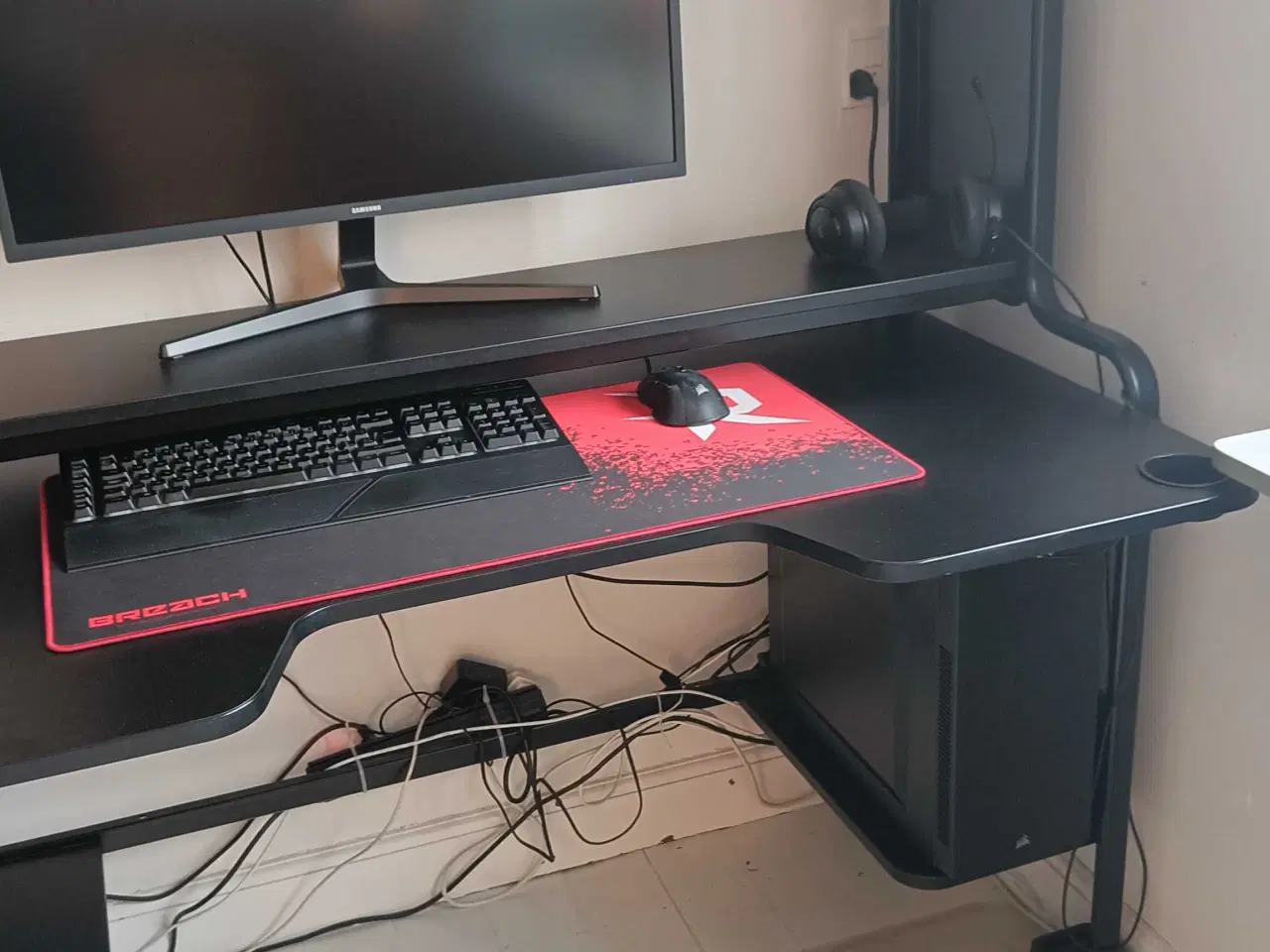 Billede 2 - Gamer Bord i Sort