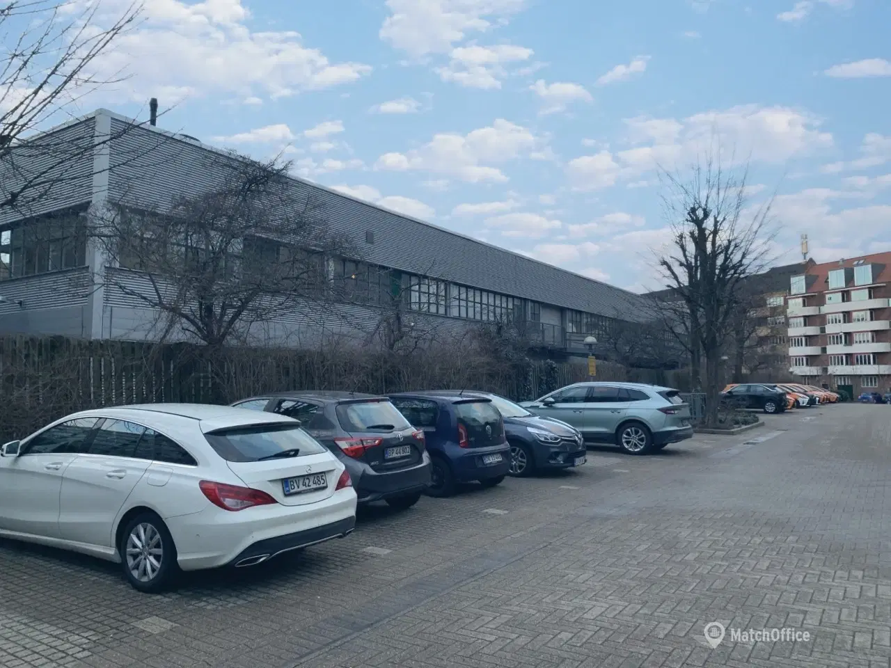 Billede 2 - Få en dedikeret parkeringsplads på Lyngbyvej 20