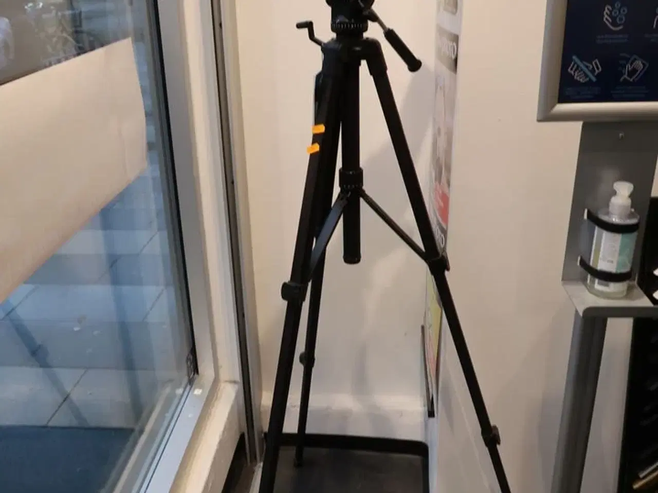 Billede 1 - Udsigtskikkert CELESTRON TRAILSEEKER på stativ