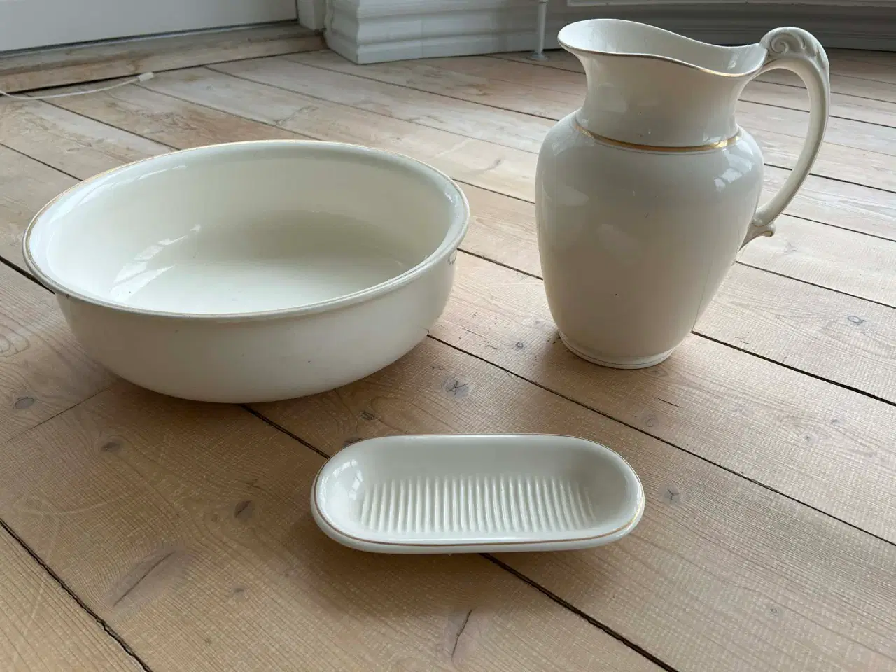 Billede 2 - Servantesæt, 3 dele