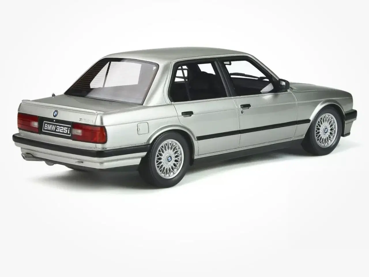 Billede 2 - 1:18 BMW 325i E30 1988
