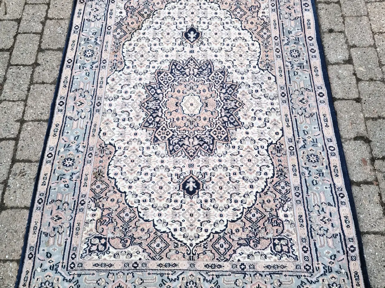 Billede 1 - Ægte håndknyttet  vintage orientalsk tæppe.