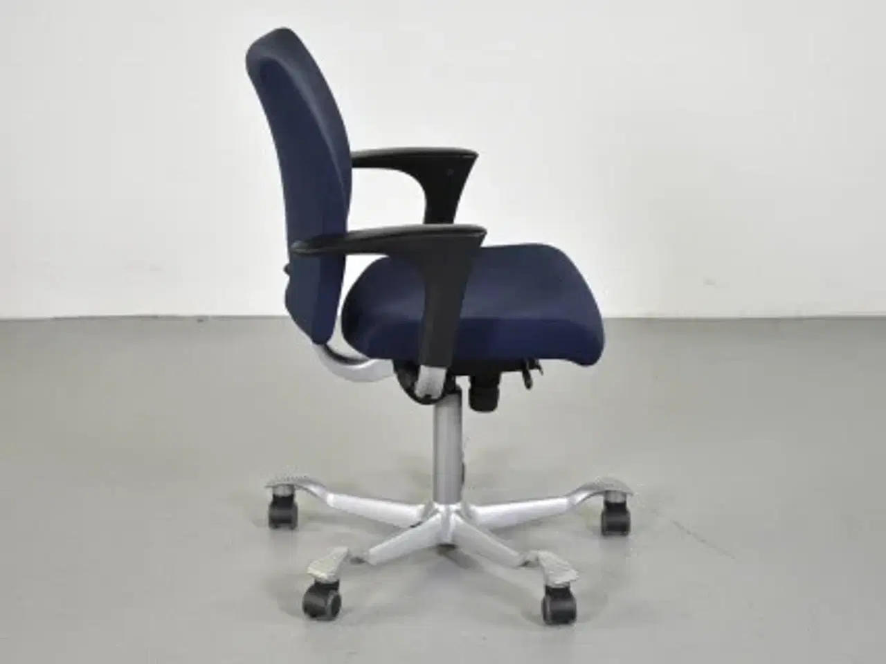 Billede 4 - Häg h04 4200 kontorstol med blåt polster, alugråt stel og armlæn