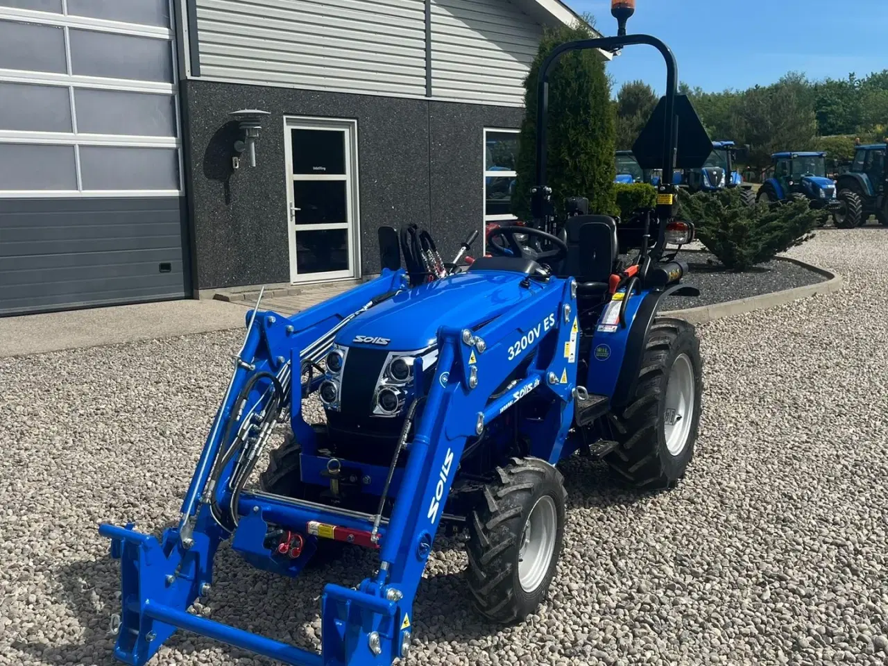 Billede 13 - Solis S26 6+2 gearmaskine med Fuldhydraulisk frontlæsser