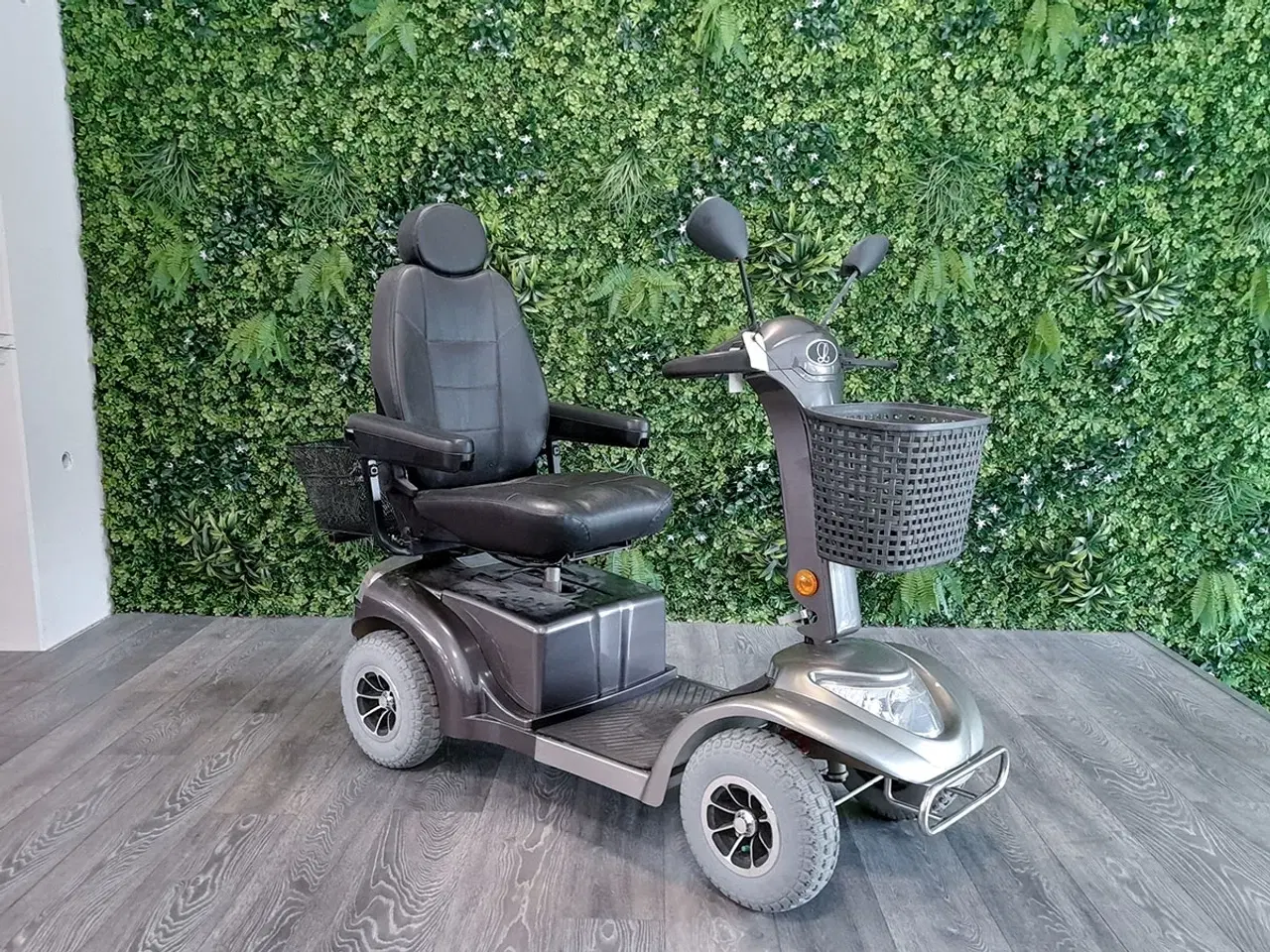 Billede 1 - LM-500 grå