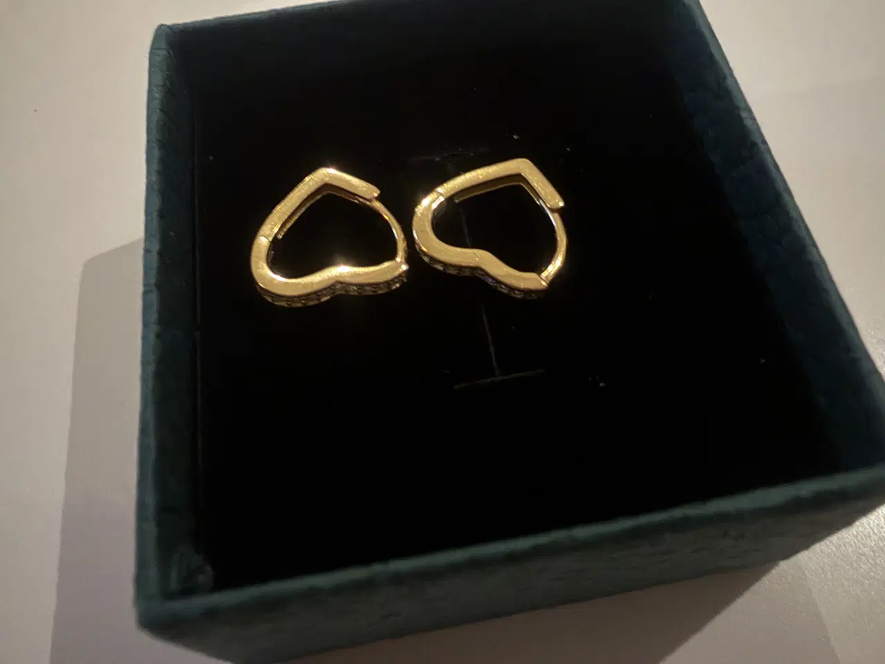 Billede 1 - Smukke øreringe i 925 guldbelagte. Zircon