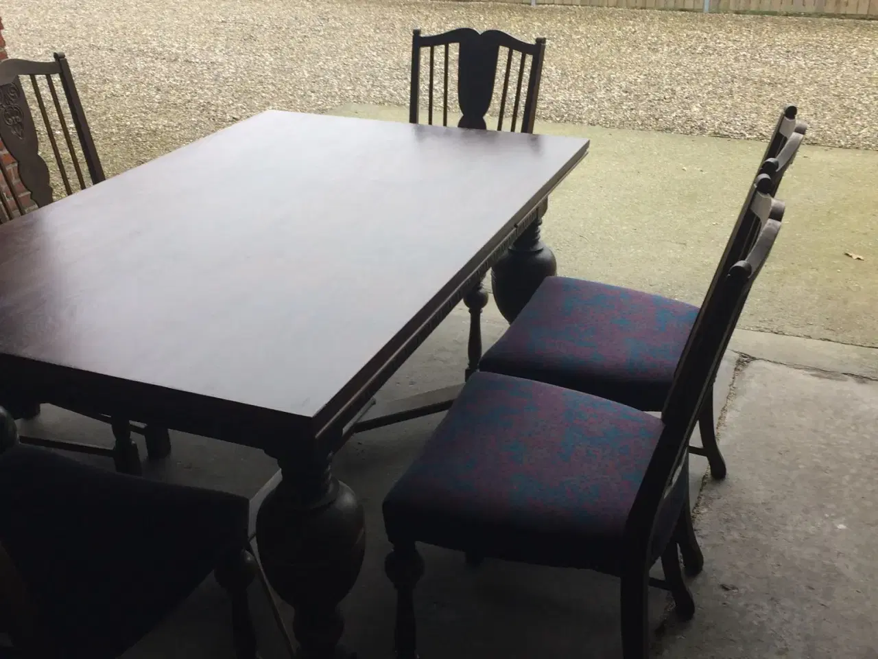 Billede 2 - Spisebord og 6 stole i mørk eg 