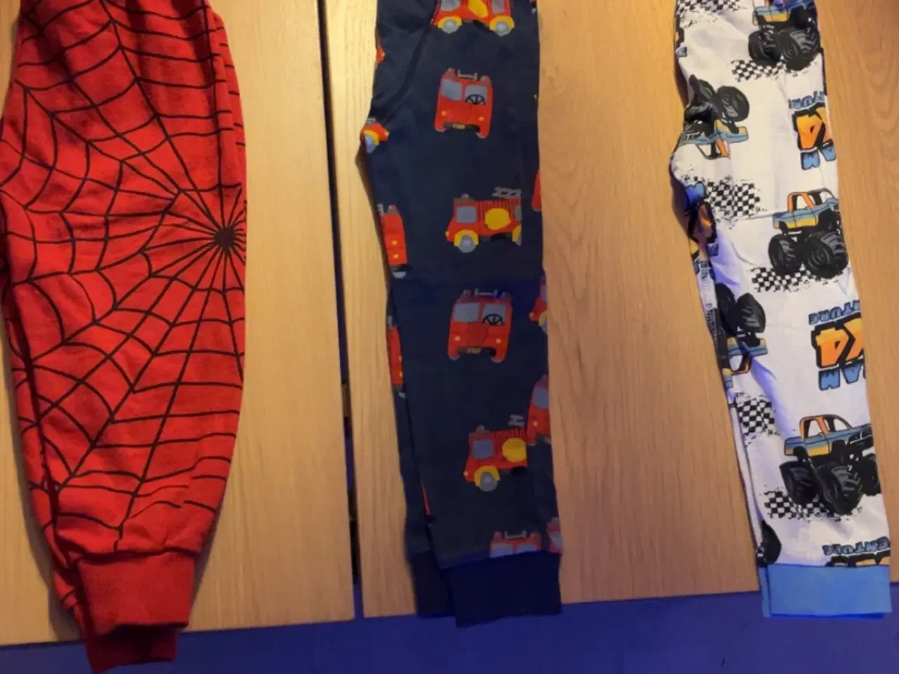 Billede 3 - Drengebluser - bodyer - bukser m.m.