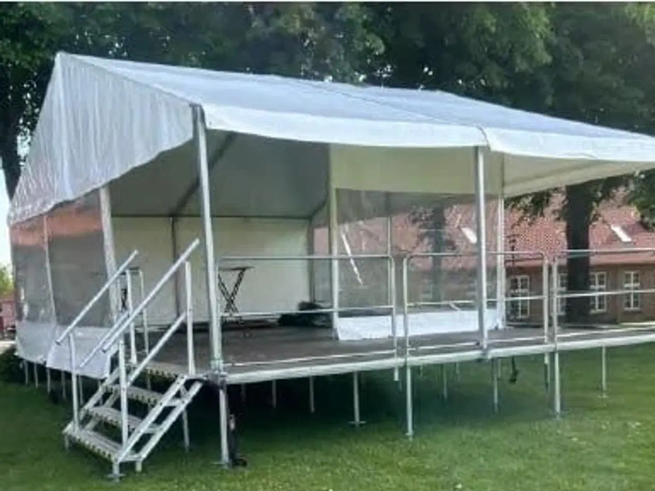 Billede 4 - VIP Telt på 54 m² med plads til 32 siddende gæster - Classic Race Viborg 2025