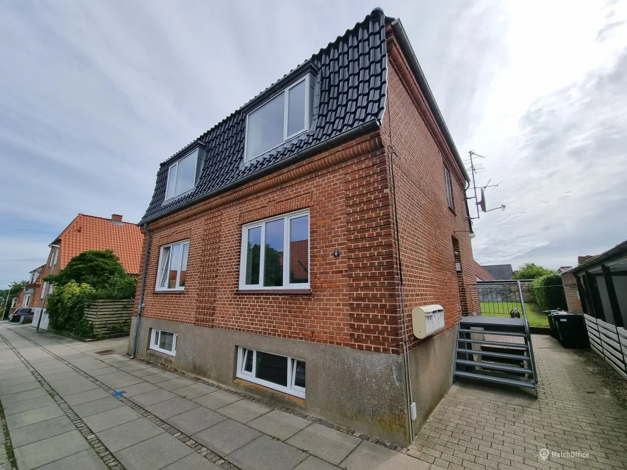 Billede 1 - Investeringsejendom med 3 boliglejemål - 1. års forrentning 6.8%