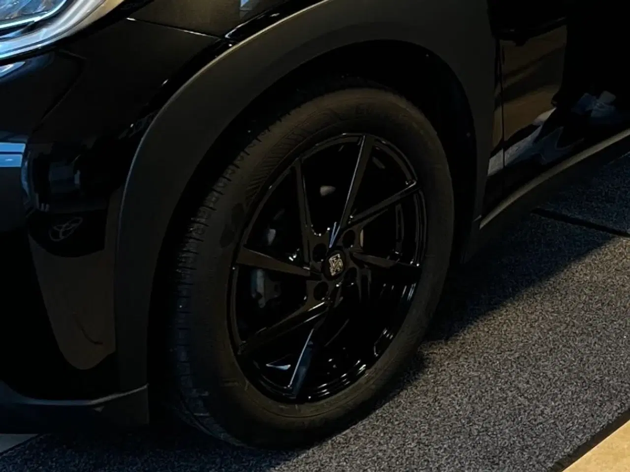 Billede 1 - 17 tommer med sommerdæk