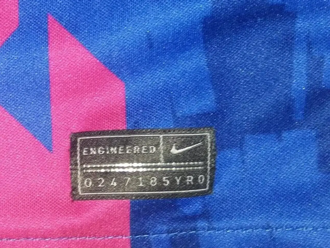 Billede 5 - FC BARCELONA TRØJE 2021/22, STR. S, I FLOT STAND