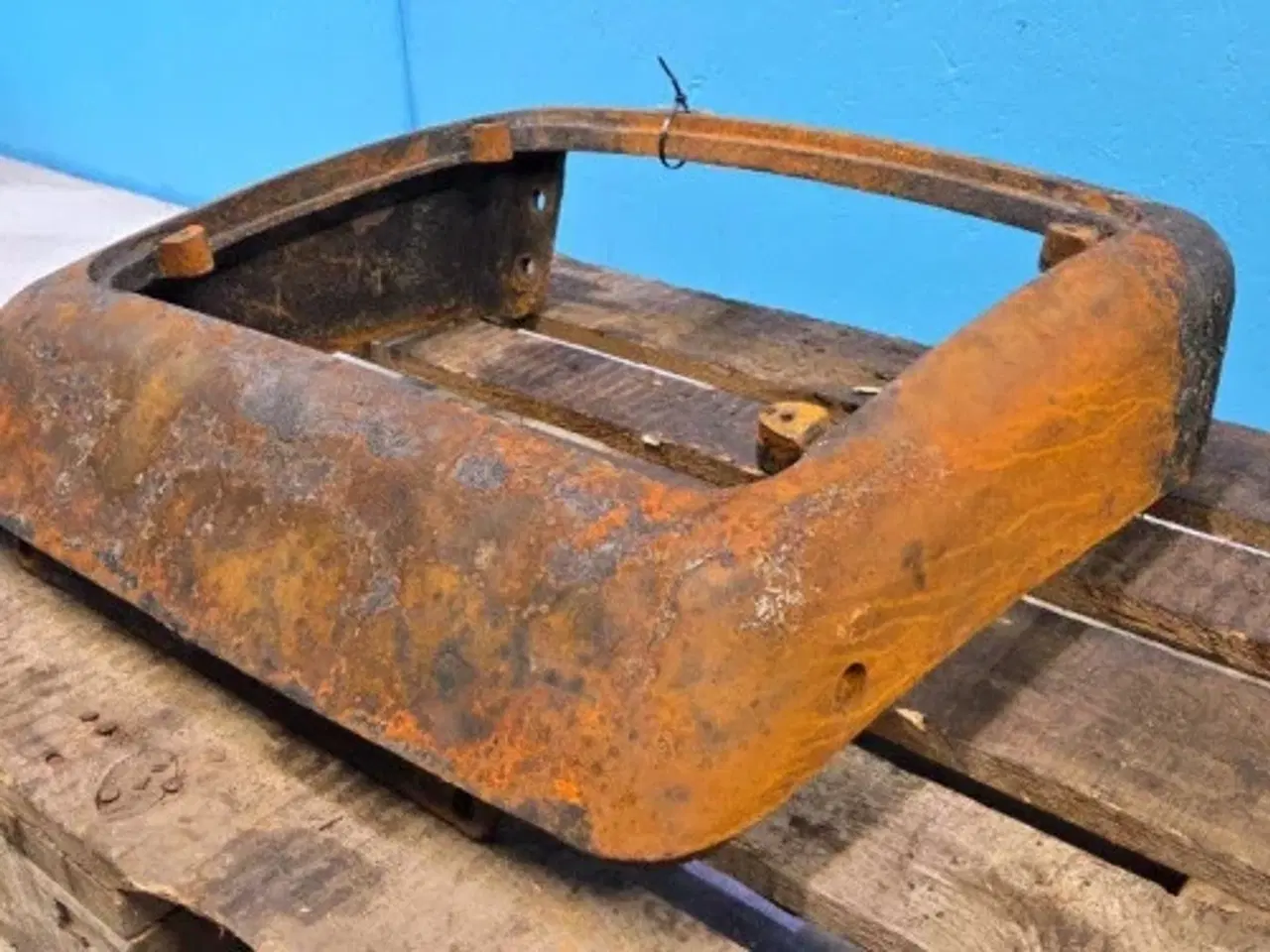 Billede 18 - New Holland LB115B Hjelmplade 87325160