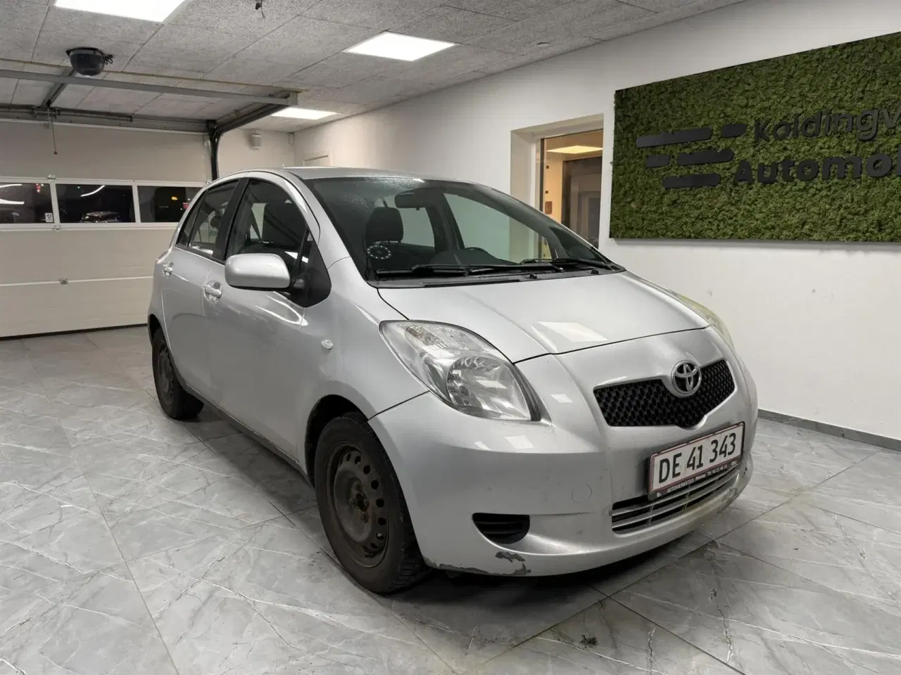 Billede 1 - Toyota Yaris 1,3 VVT-I Linea Terra 87HK 5d
