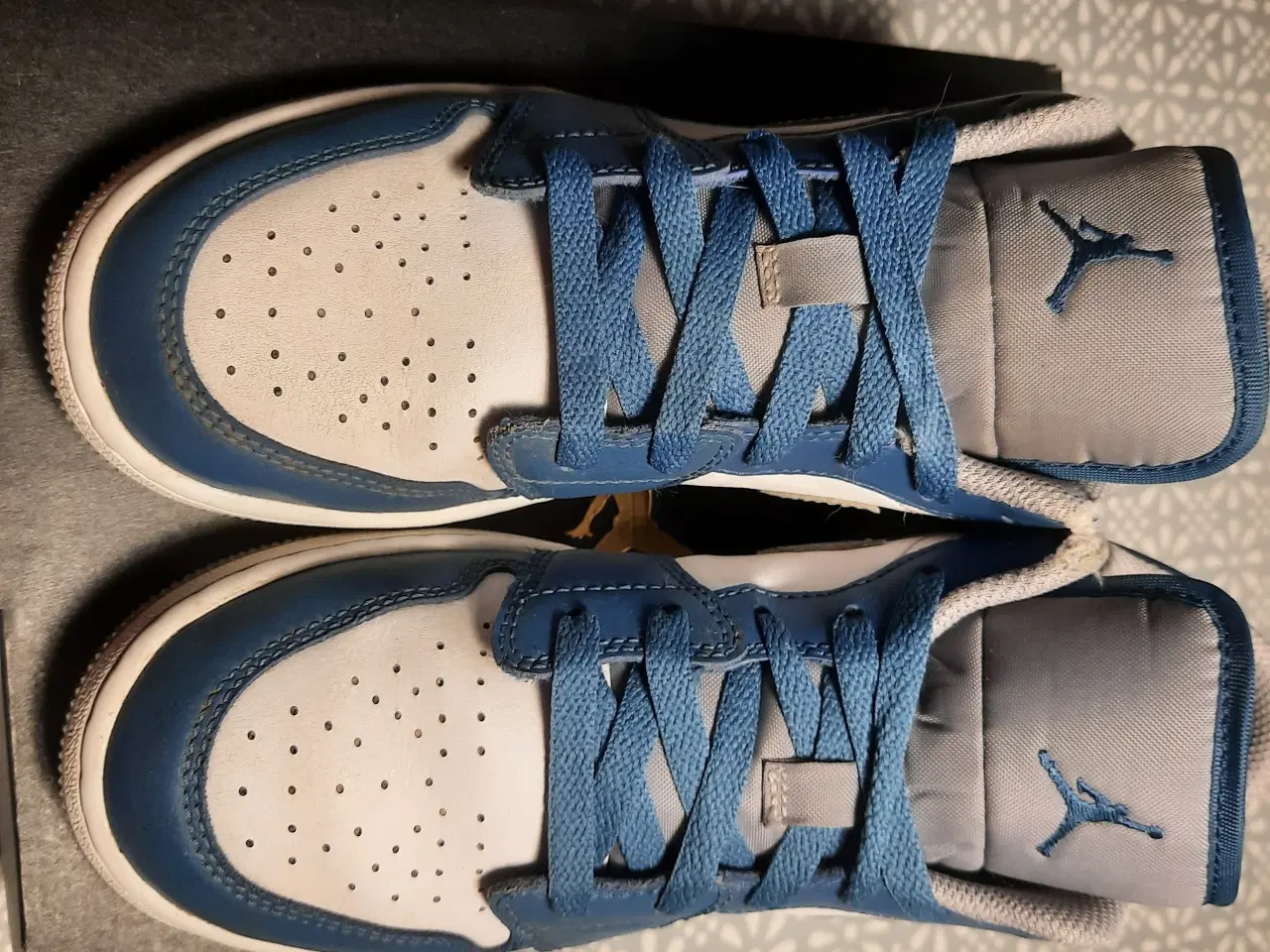 Billede 5 - Nike Air Jordan 1 Low True Blue str. 37.5