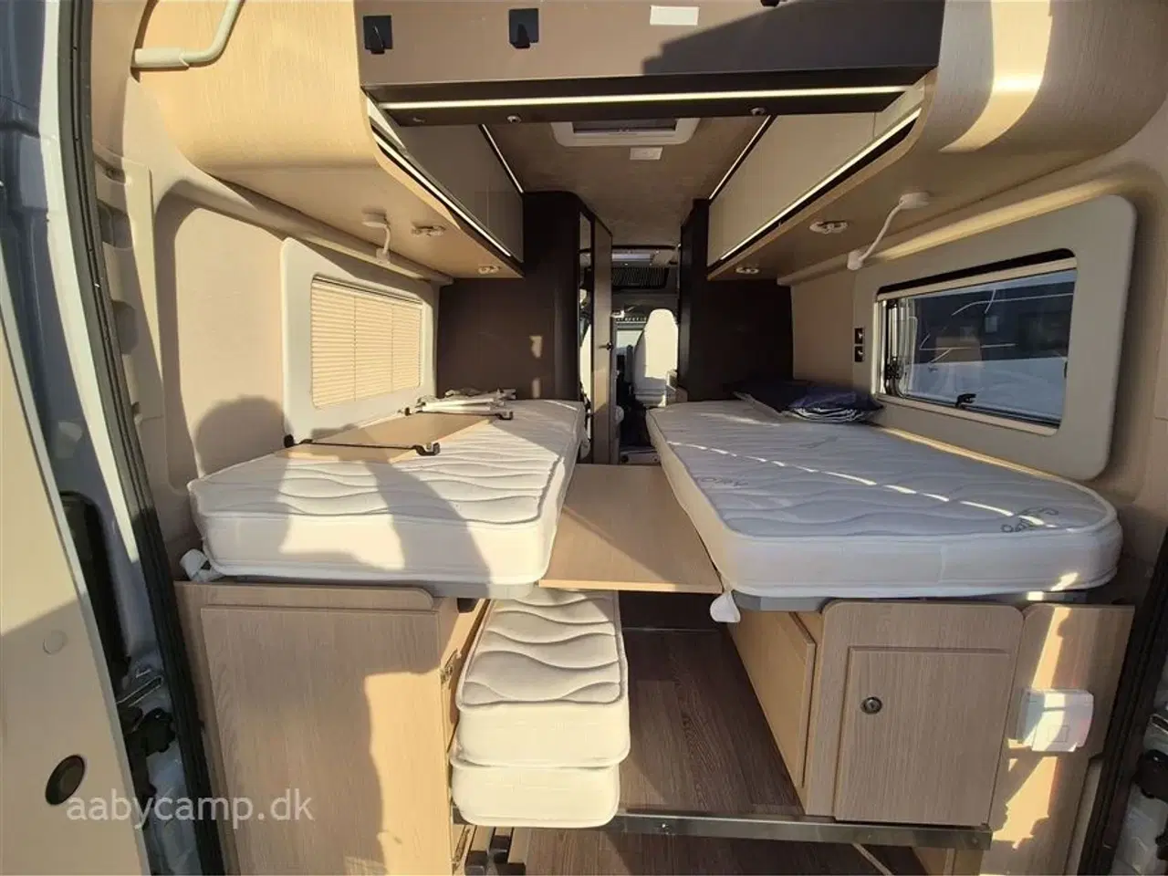 Billede 15 - 2024 - Autostar van V630LI Design Edition   Automatgear. markise. solceller. 200 Ah lithium batteri. 2000w inverter. maxxfan. Fyldegas. anhængertræk. undervognsbehandlet. Gasudtag. cykelstativ.