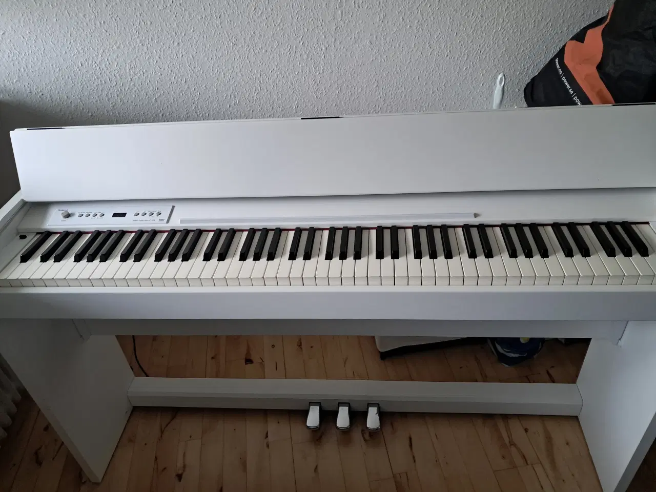 Billede 1 - Roland F-120 Digital Piano sælges
