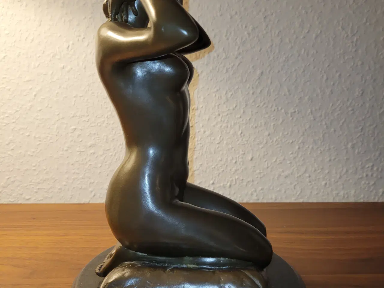 Billede 4 - Bronzefigur, Paul Ponsard, kvinde med halskæde