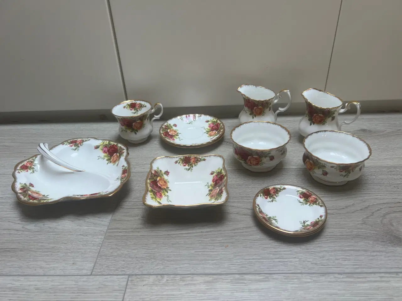 Billede 1 - Royal Albert - priser fra 10 kr og op