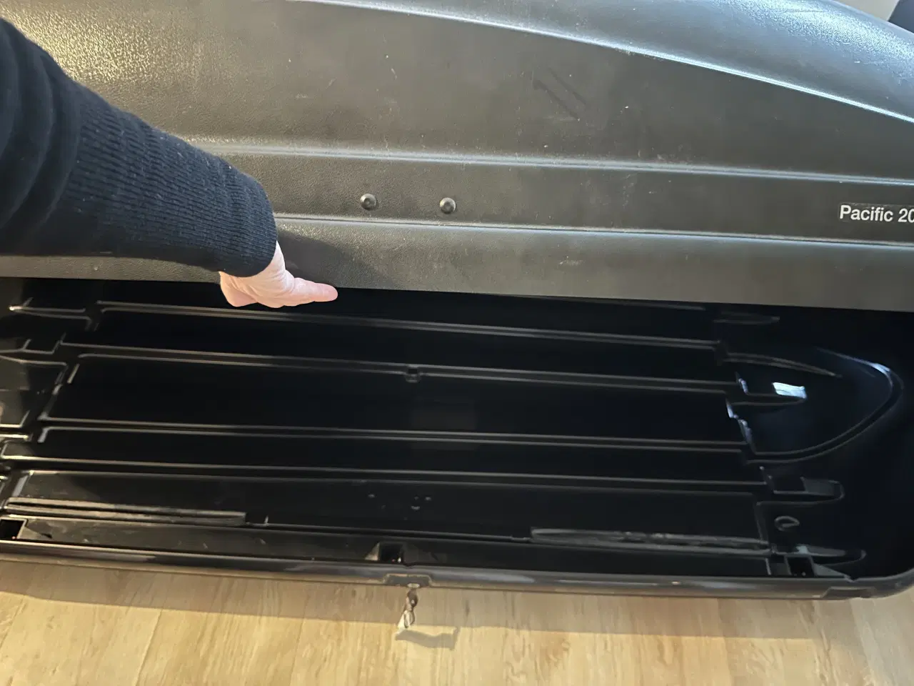 Billede 5 - Thule Pacific 200 tagboks i sort sælges