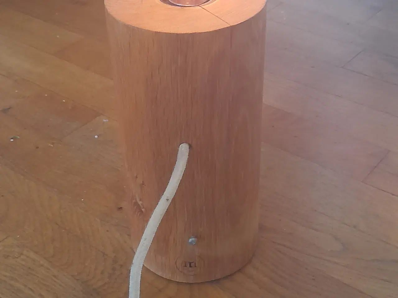 Billede 1 - Bordlampe i træ med lysdæmper pære 