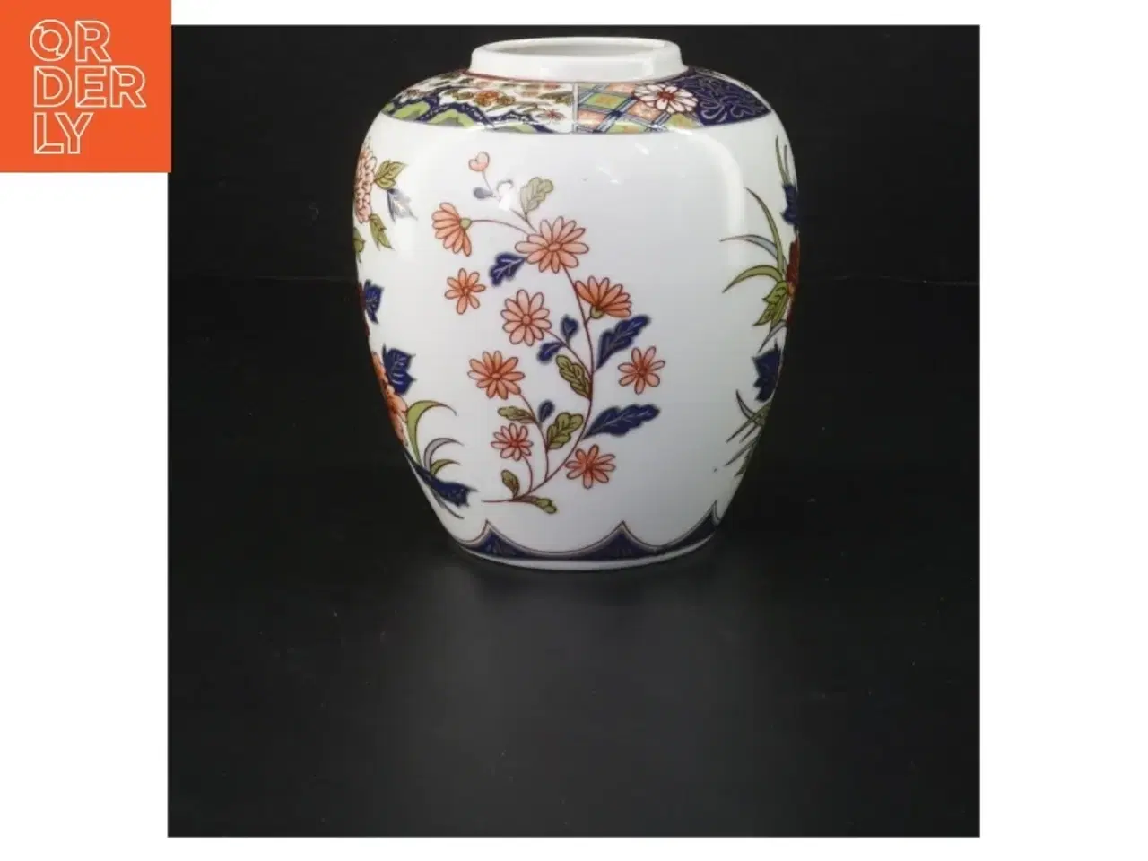 Billede 2 - Porcelæns vase med blomster motiv (str. 14 cm)