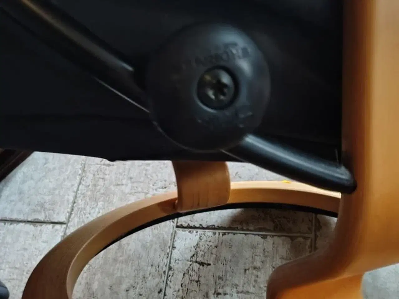 Billede 3 - Lænestol med fodskammel  STRESSLESS