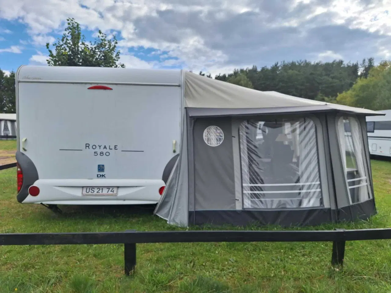 Billede 1 - Flot stor campingvogn med næsten nyt fortelt.