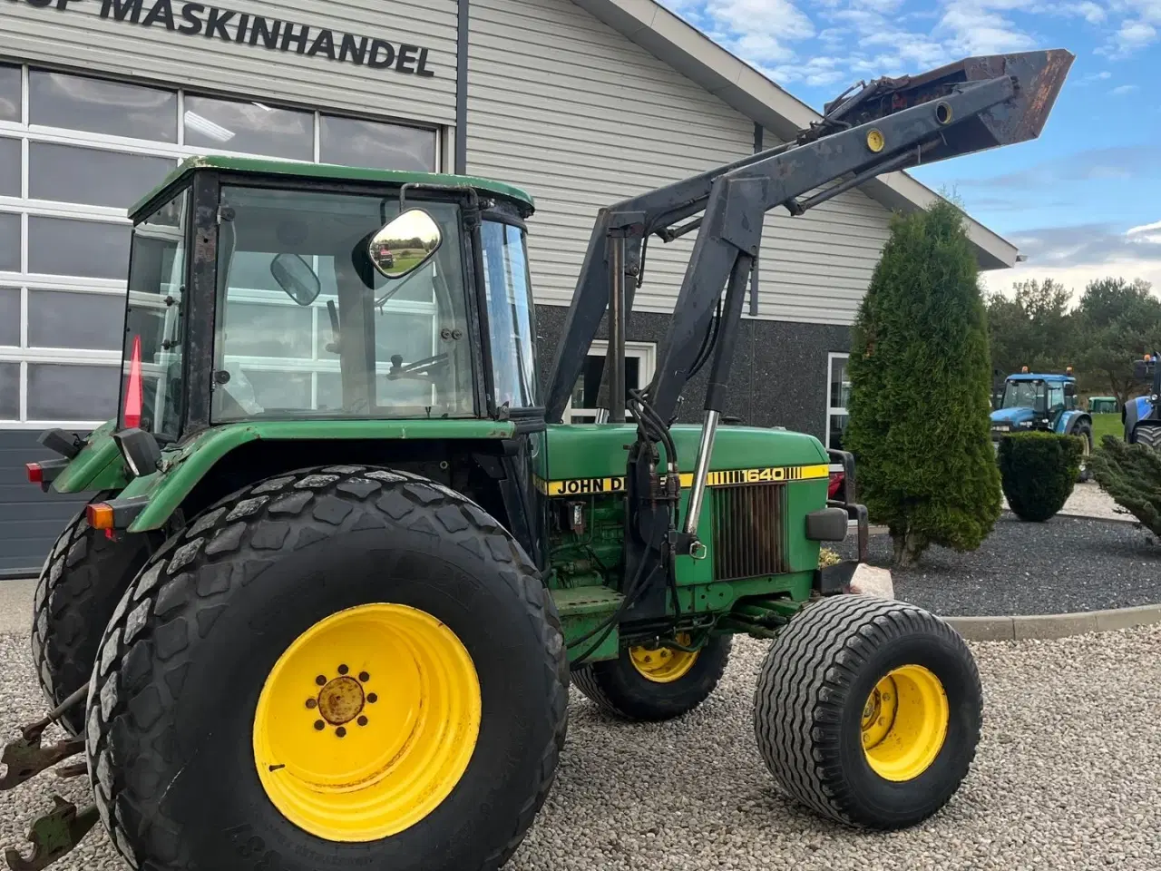 Billede 11 - John Deere 1640 Med græsdæk og frontlæsser