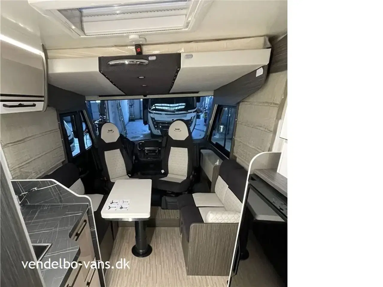 Billede 9 - 2026 - McLouis Nevis 870 180 HK og 8 trins automatgear - Enkeltsenge og stor garage