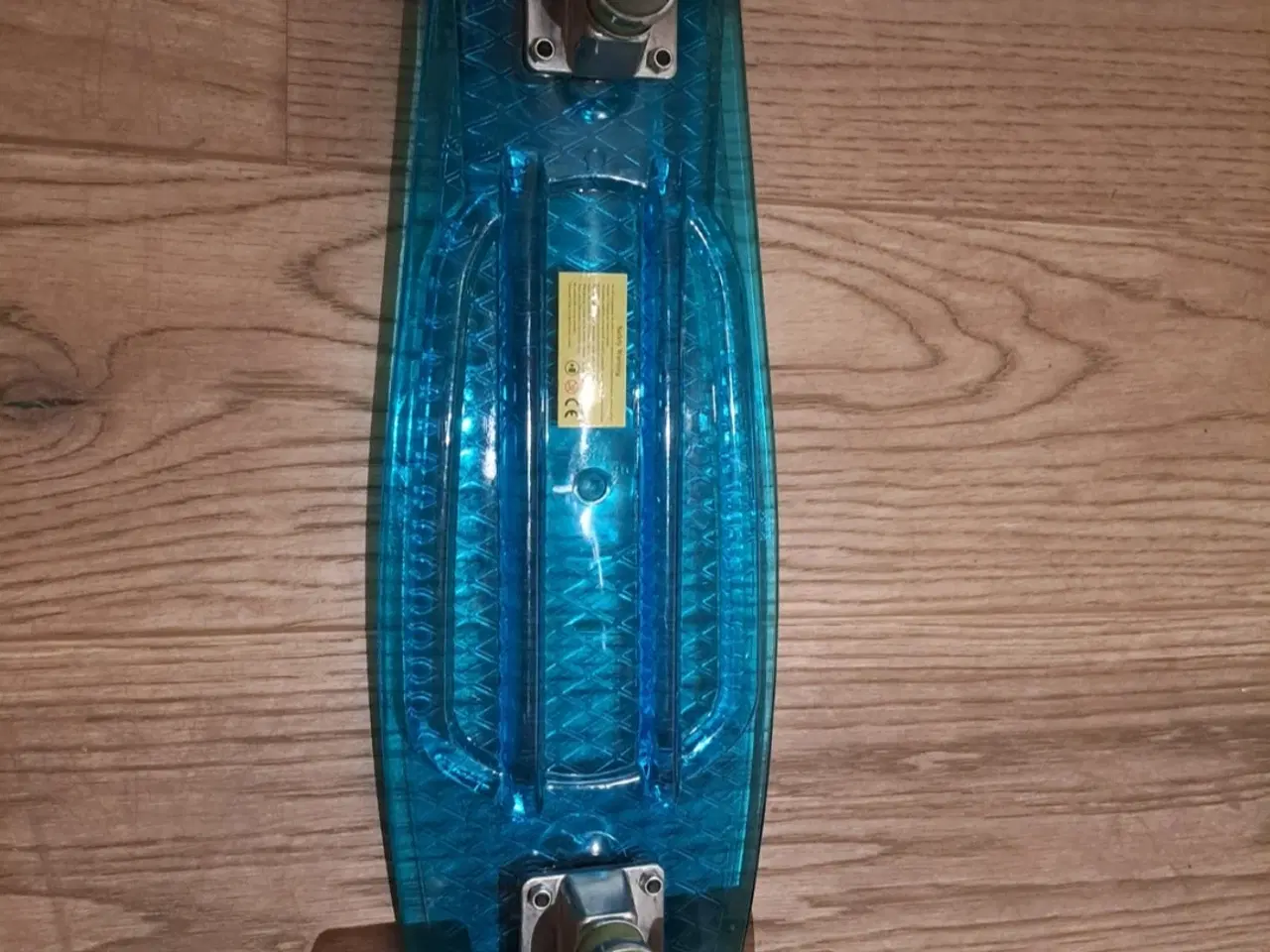 Billede 3 - Pennyboard m. LED lys blå transparent - som ny