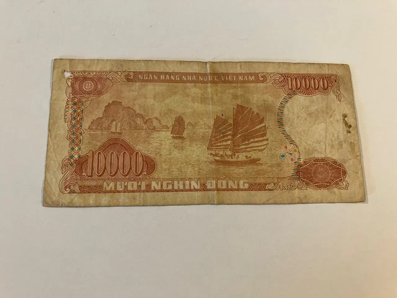Billede 2 - 10000 Dong 1993 - Hul øverst til højre