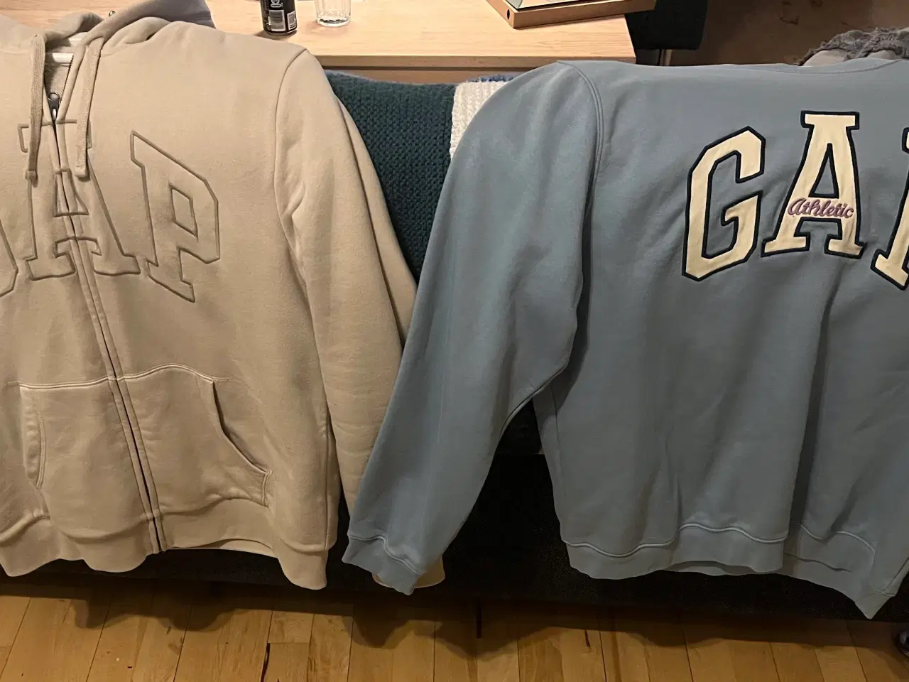 Billede 1 - 1 GAP cardigan og 1 GAP sweatshirt