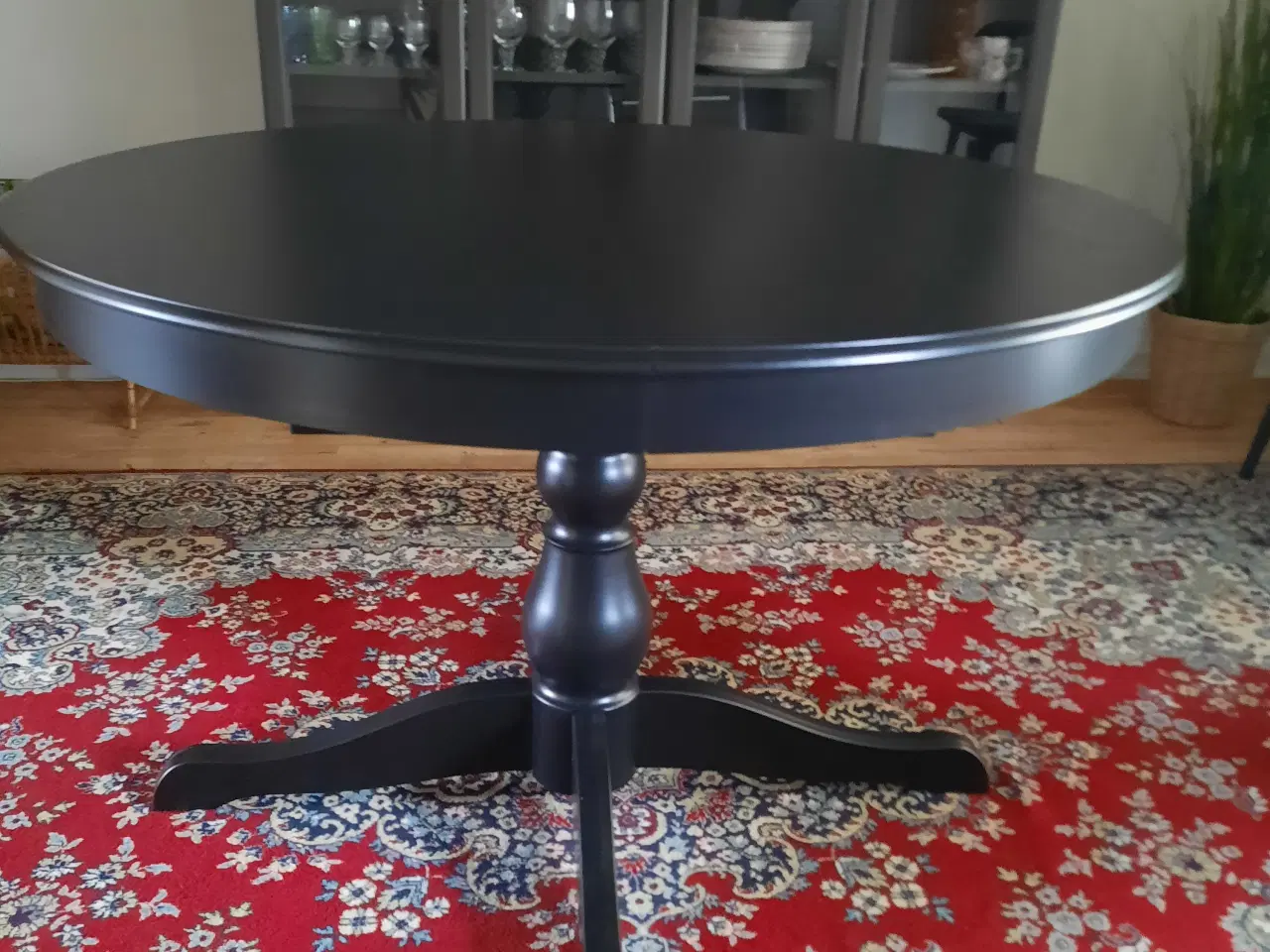 Billede 2 - Rundt sort Spisebord med udtræk