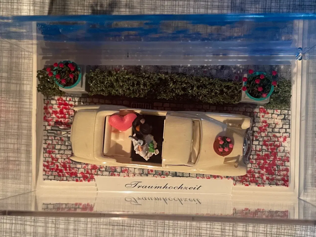 Billede 4 - Busch diorama, nygifte med bil m.m. H0