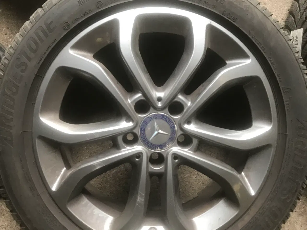 Billede 3 - Mercedes C-class Jeg har 4 Michelin dæk med  alufæ