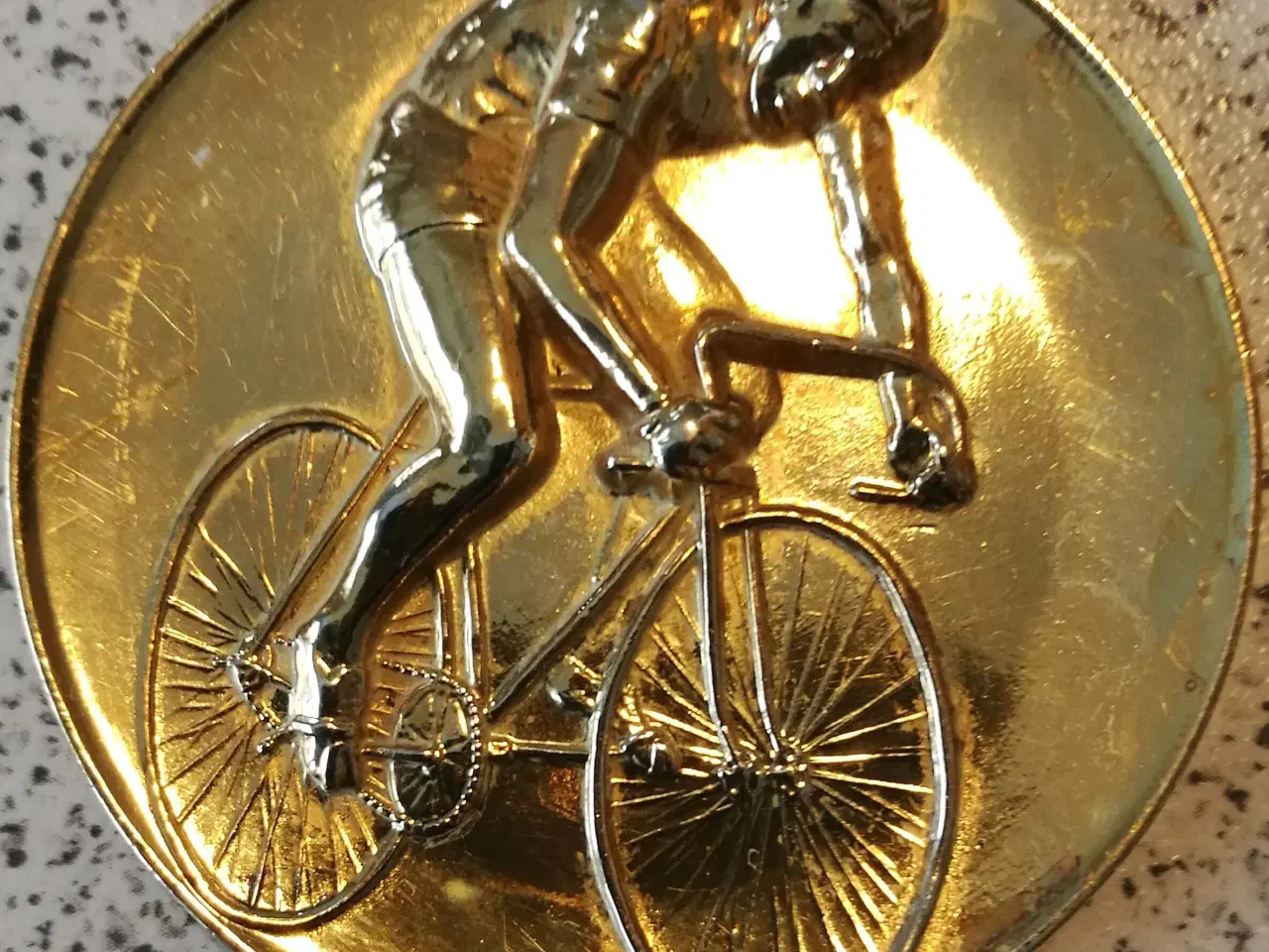 Billede 2 - Mountainbike/rytter medalje