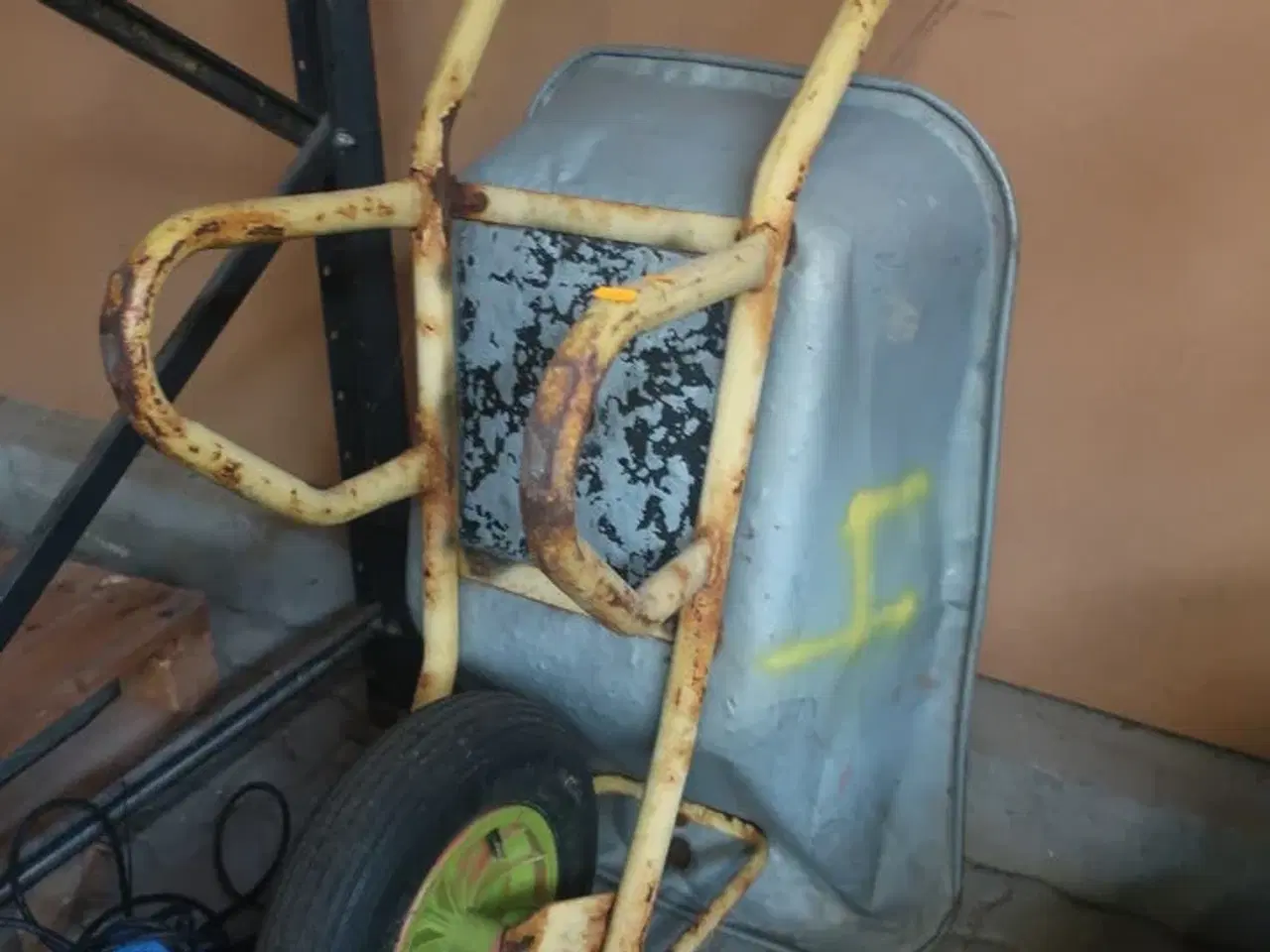 Billede 3 - Trillebør samt dykpumpe BILTEMA DP 402