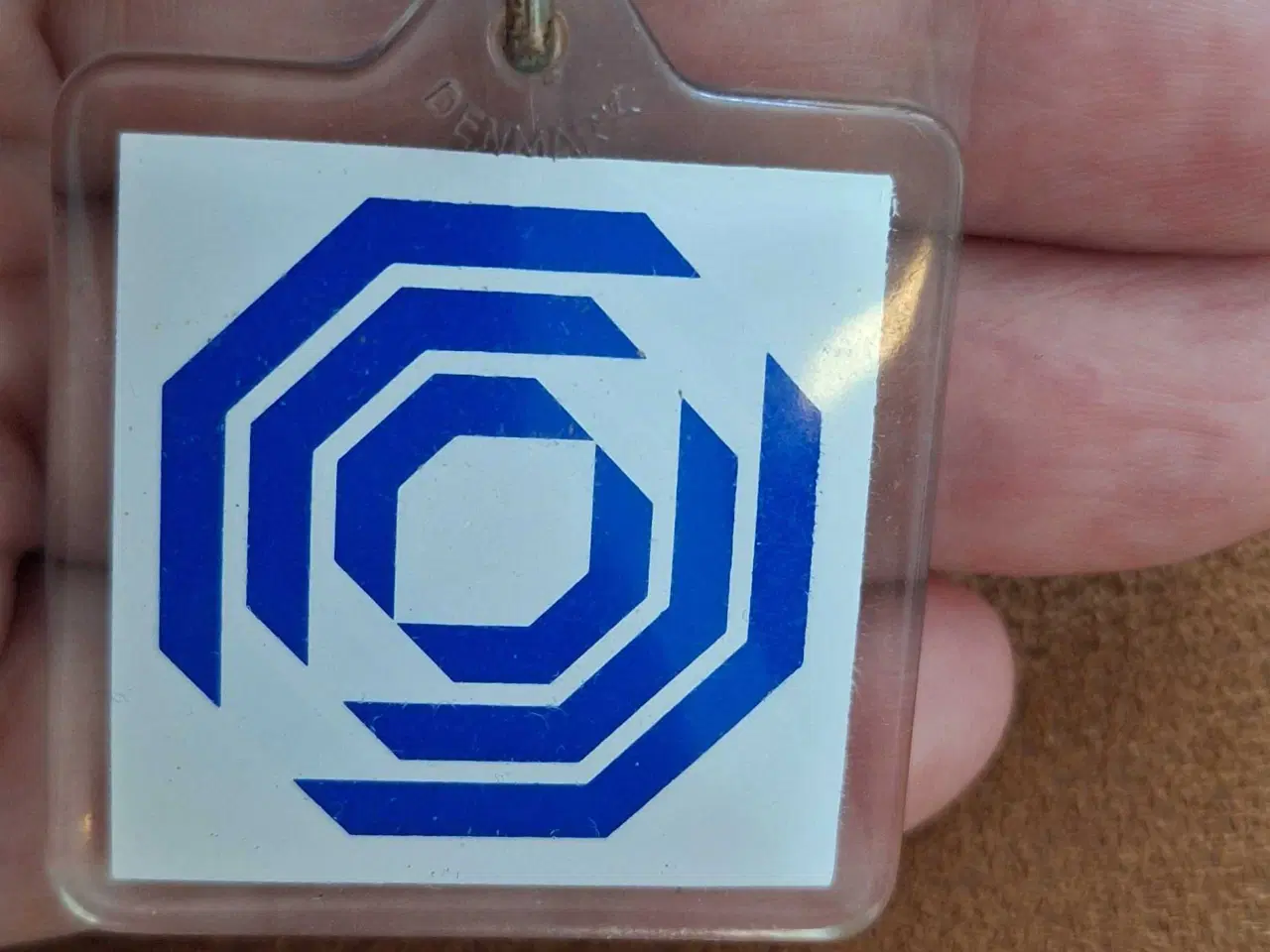 Billede 4 - Nøglering med logo