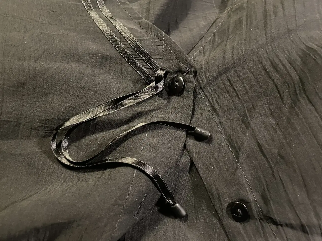 Billede 2 - Bluse i gennemsigtigt sort