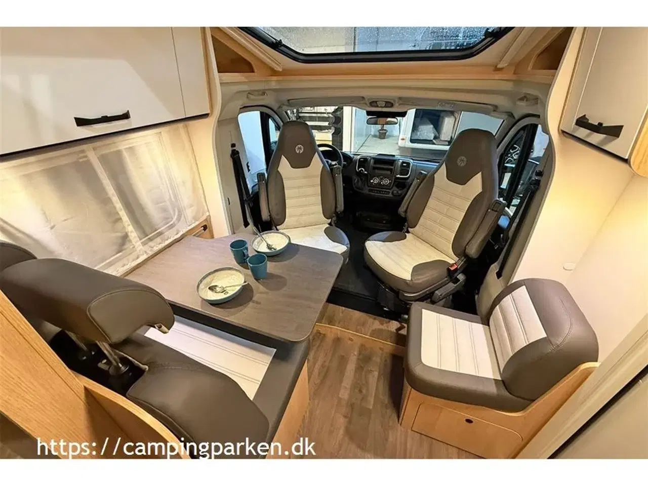 Billede 4 - 2026 - SunLight   Kompakt van under 6 meter, perfekt til 2 personer. Veludstyret m. adaptiv fartpilot og automatgear