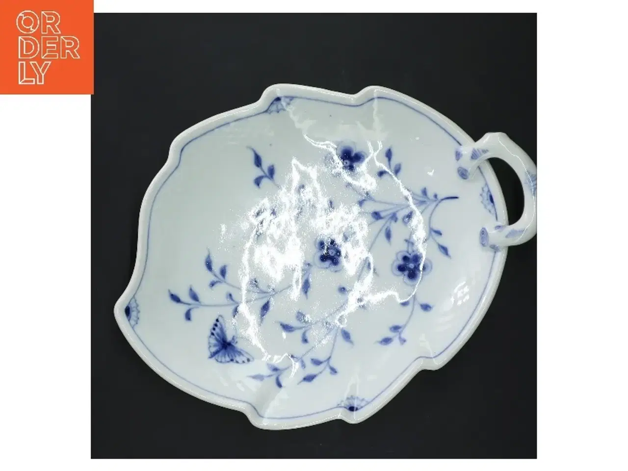 Billede 3 - Porcelænsfad med blå floral dekoration fra B&G (str. 24x18,5 cm)