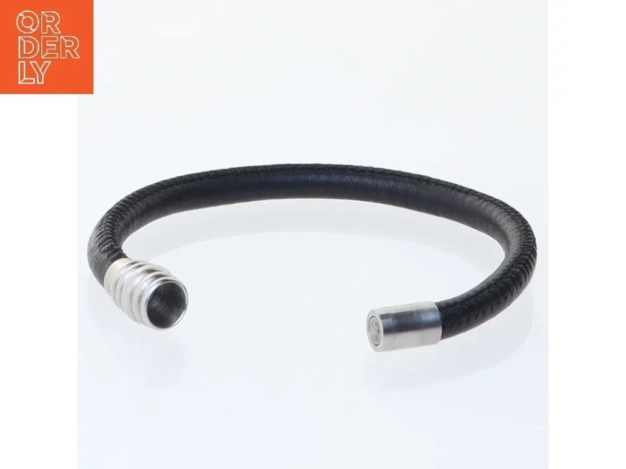 Billede 1 - Læderarmbånd med metaldetaljer (str. 22 cm)