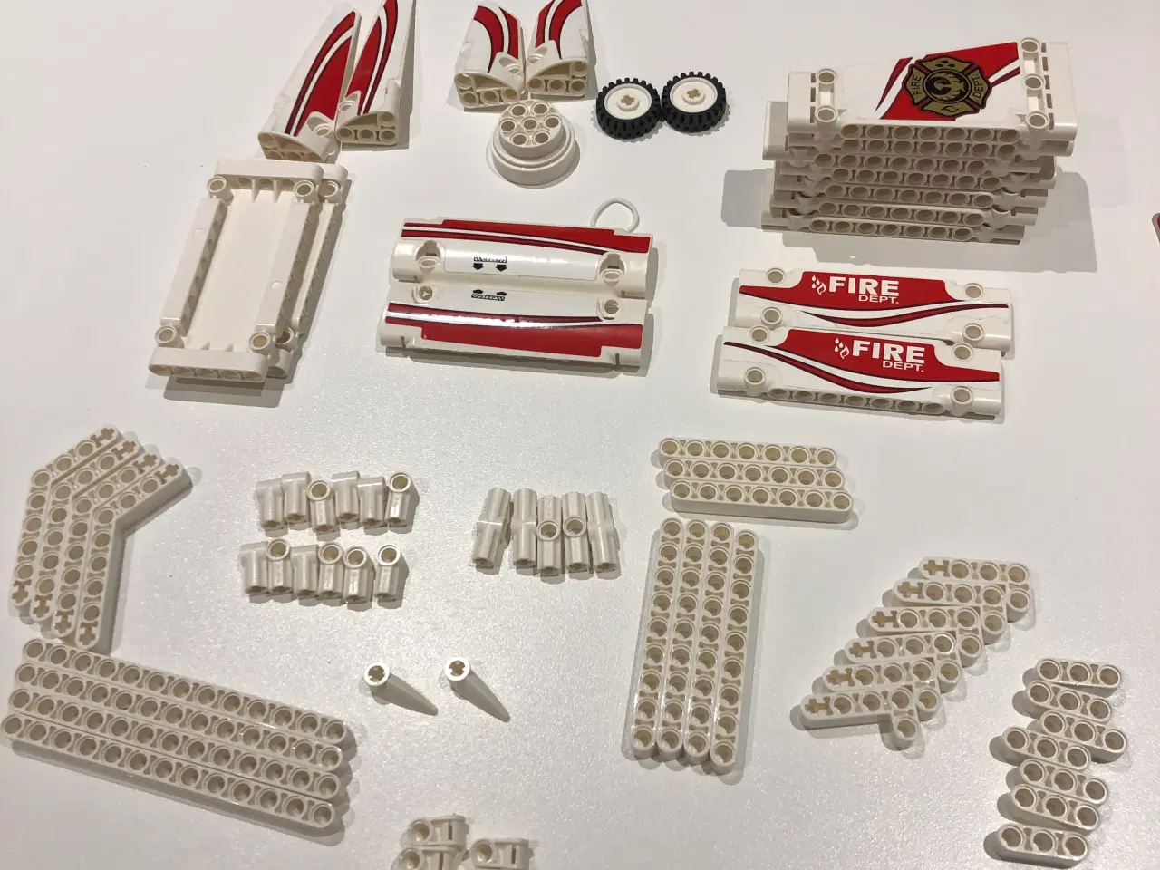 Billede 9 - LEGO Technic 42040 Brandslukningsfly
