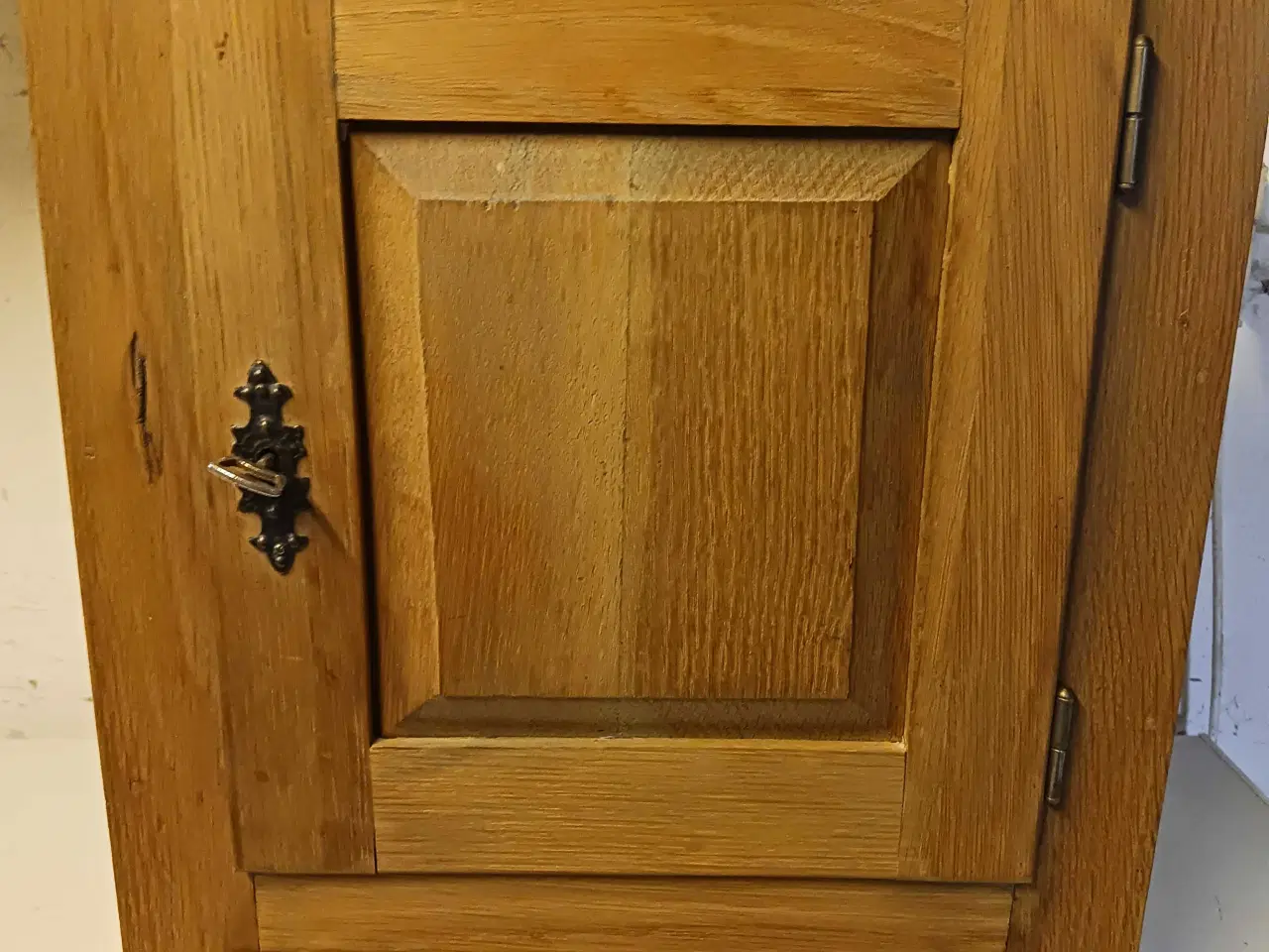 Billede 1 - Tobaksskab 