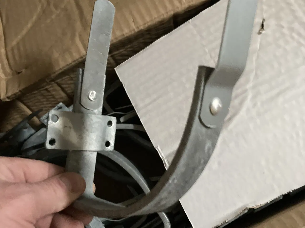 Billede 4 - Rendebeslag hel kasse