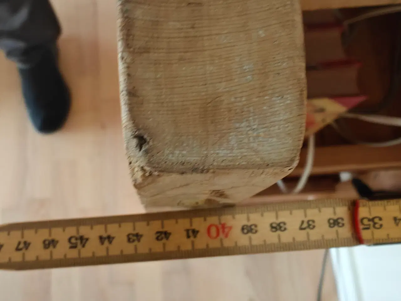 Billede 5 - Reol med fine detaljer og udskæring 