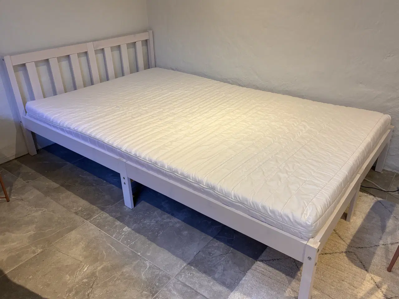 Billede 1 - Seng med madras 